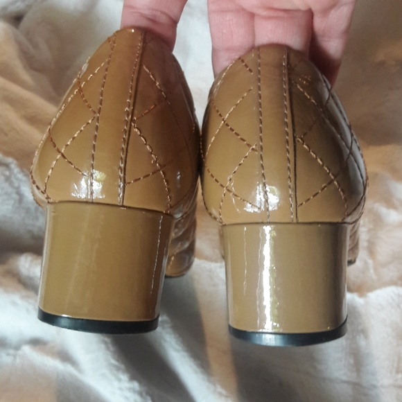 Tory Burch Patent Leather Quilt Stitch Heel - Picture 6 of 6